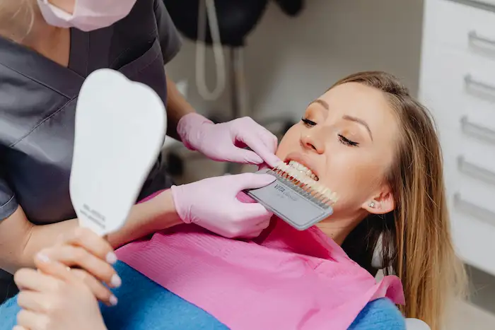 Guía de color para planificar el blanqueo dental LED