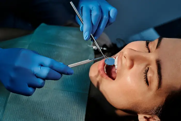 Revisión dental antes de destartraje para identificar zonas con sarro